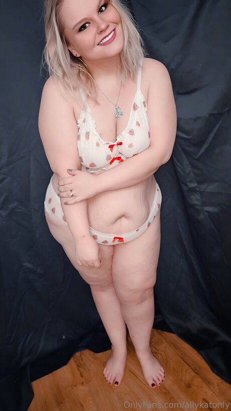 Allykatonly top profile image