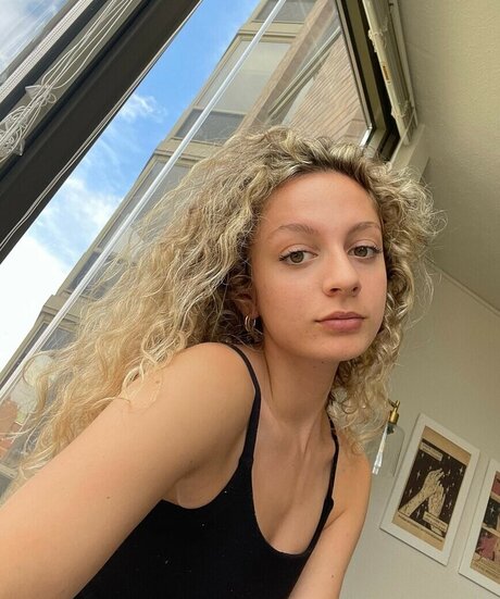 Julia Dicesare 最高の女優 アーカイブ