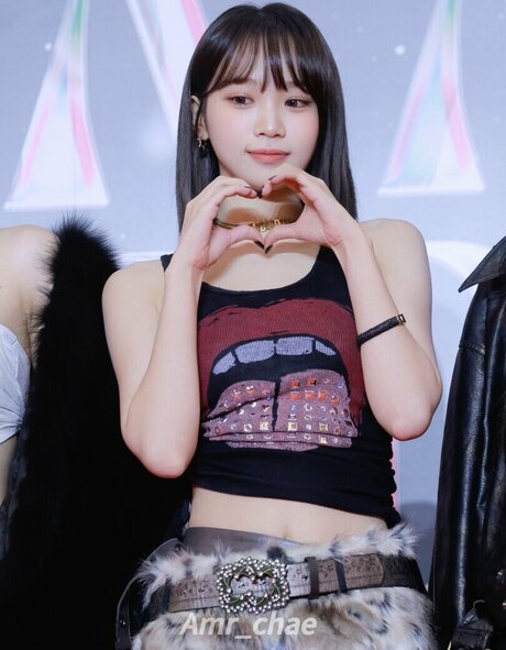 Kim Chaewon スター 裸 写真