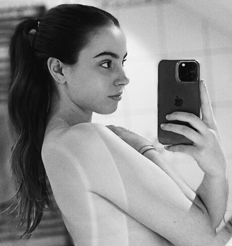Lara Marie Kremer スター 裸 画像