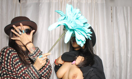 Photobox Flashes ポルノスター 裸 写真
