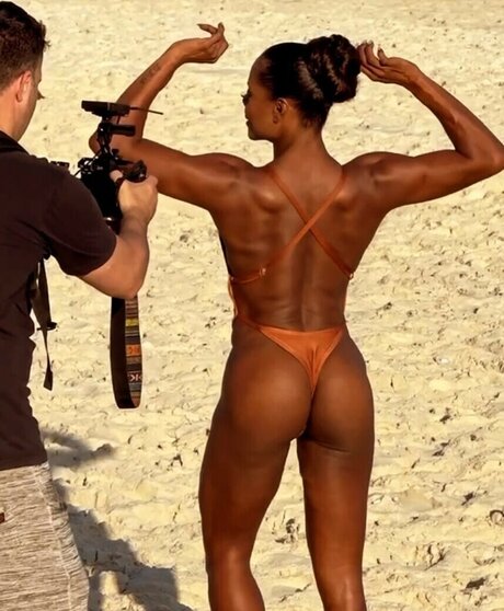 Adriana Bombom アートモデル 写真