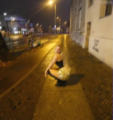 Wieke セックスモデル 写真