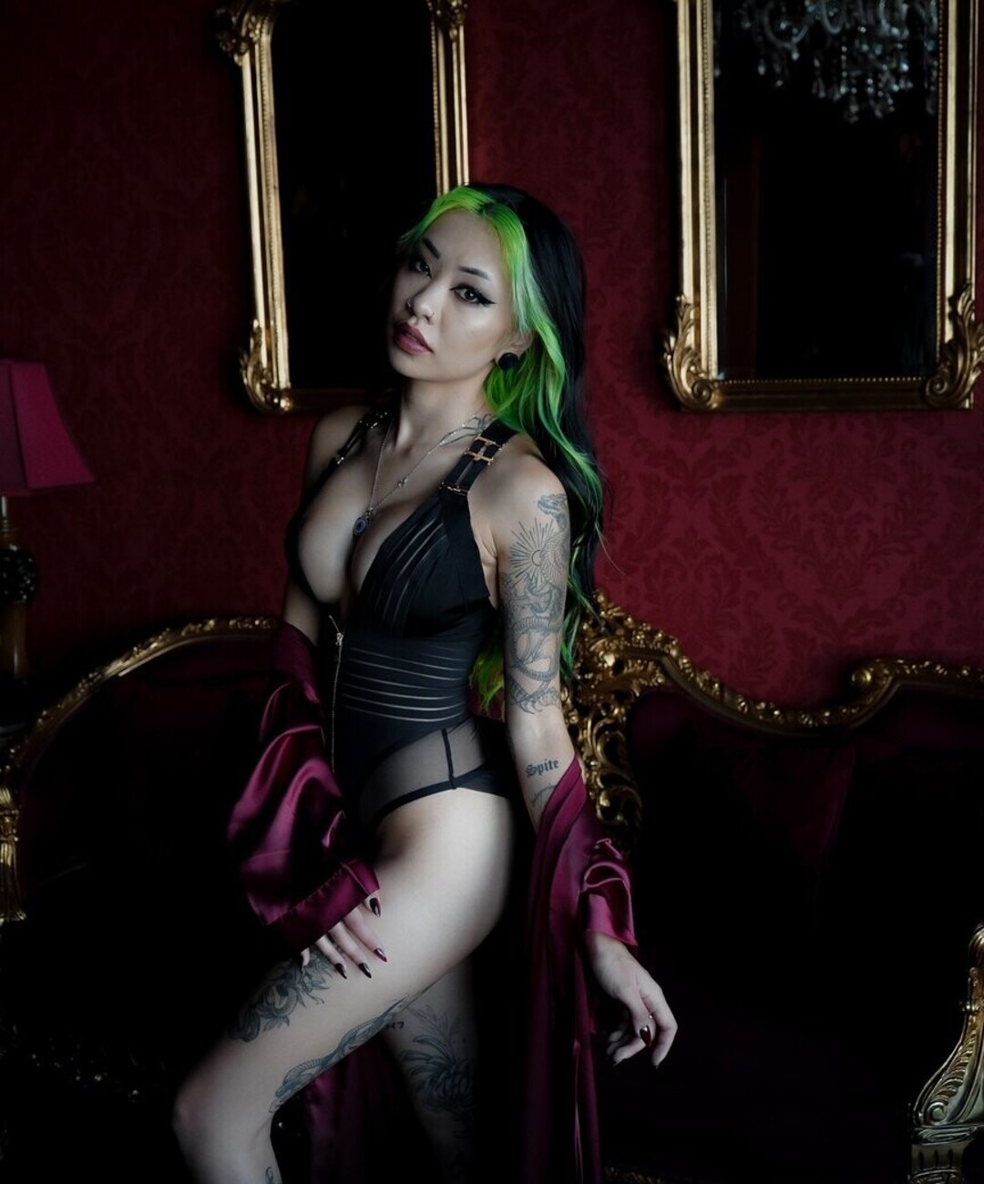 ぽっちゃりブロンドオンリーファンズ ホットヌード 画像