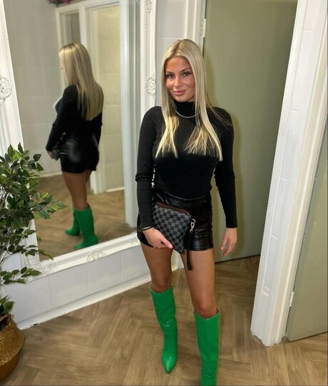 mollymercedes 独占ポルノスター 画像