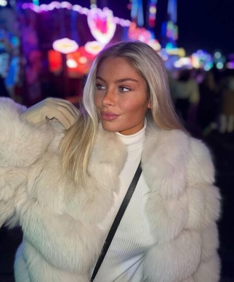 mollymercedes ポルノスター アーカイブ