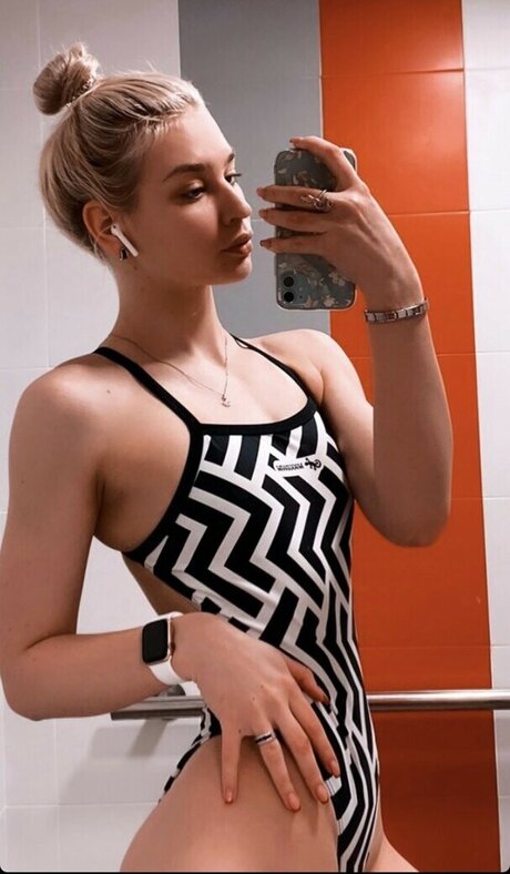Elizaveta Grokhotova アートスター 写真