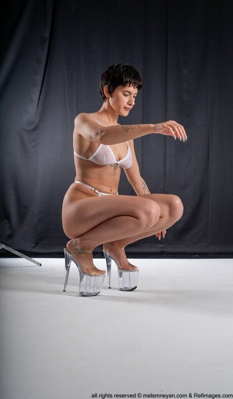 Anastasia Nikushkina ポルノモデル 写真