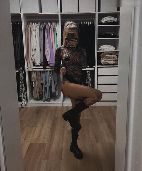 Carina mthrfckr セクシーなポルノスター 写真