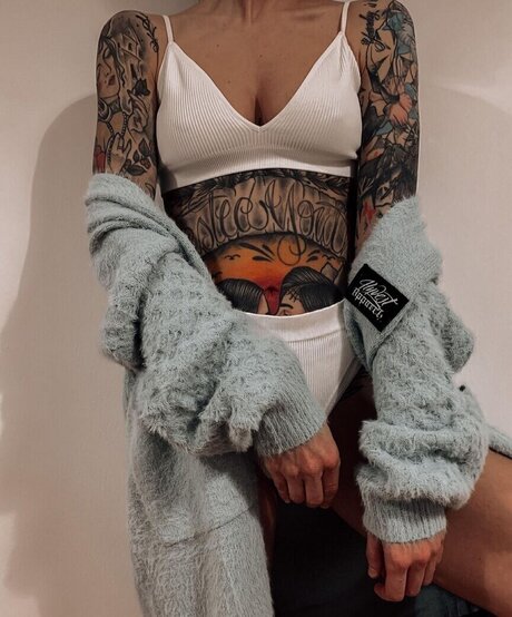 Carina mthrfckr アートモデル 写真