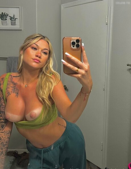 Carter Cameron 高品質のポルノスター 写真