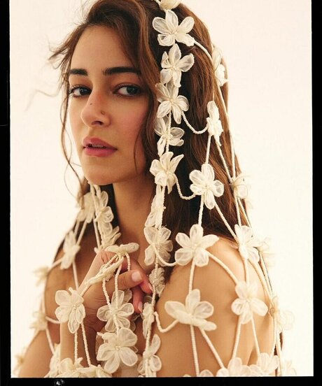 Ananya Pandey エロティックモデル アーカイブ