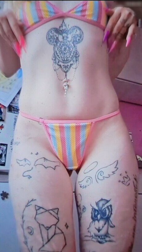 小さいペニスのシーメールOnlyFans セクシーヌード 画像