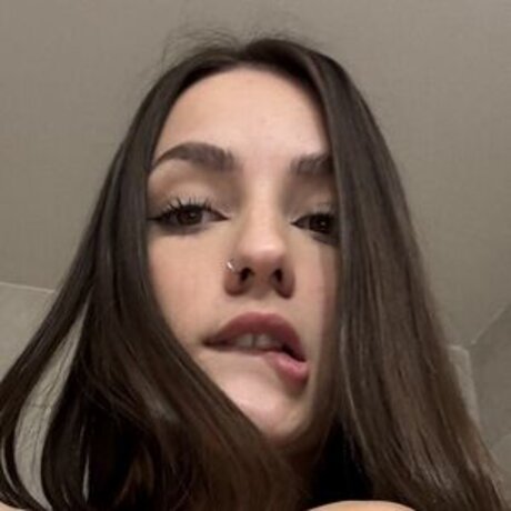 熟女の手コキOnlyFans 美しいヌード 画像