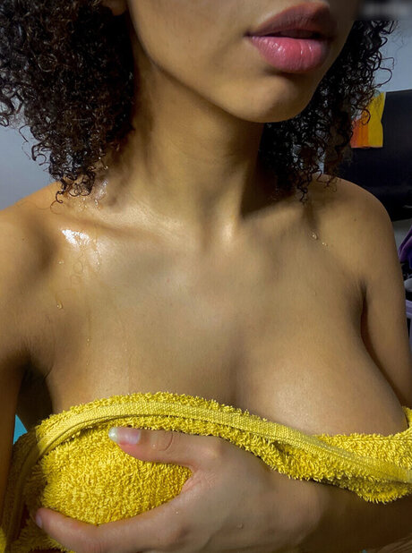Shania Kraemer エロティック女優 写真