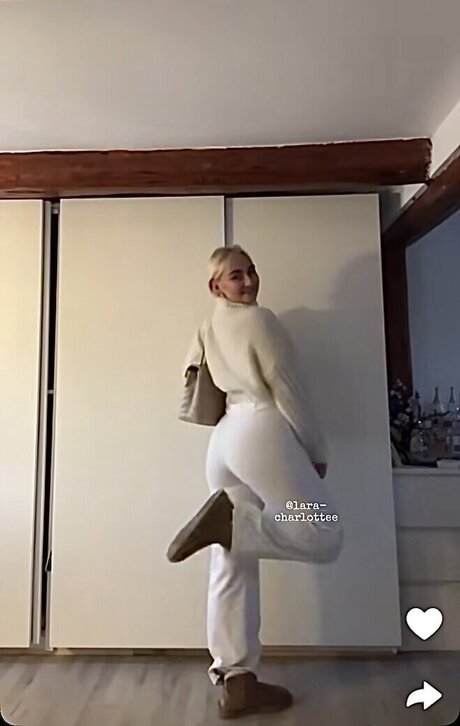 Lara Charlottee 素敵なモデル 写真