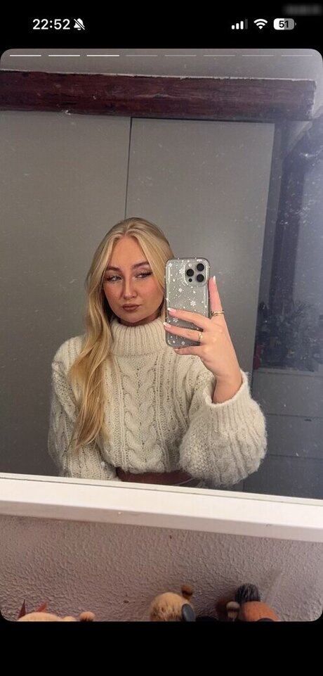 Lara Charlottee xxxポルノスター 写真