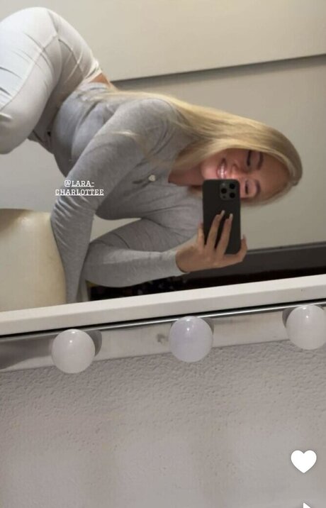 Lara Charlottee トップモデル 写真