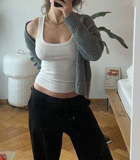 Carla Sophie Schell セクシーなポルノスター 写真