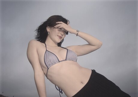 Kennedie Nguyen アートモデル 画像