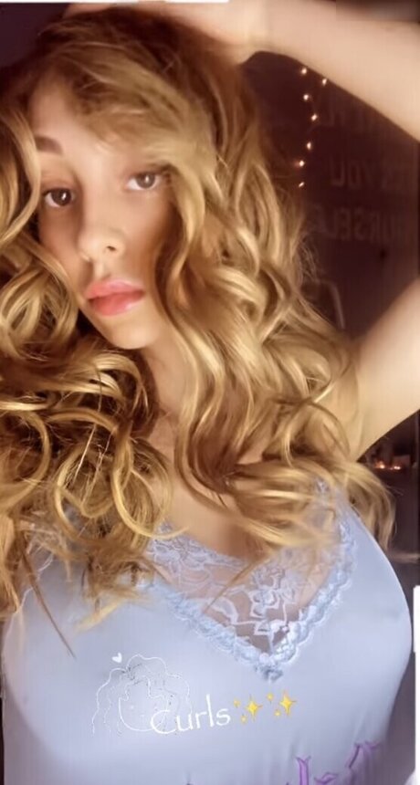 Amira Wirth 無料のポルノスター 写真