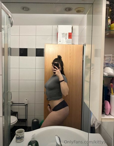 有名な女の子のオンリーファンズ アート裸 写真