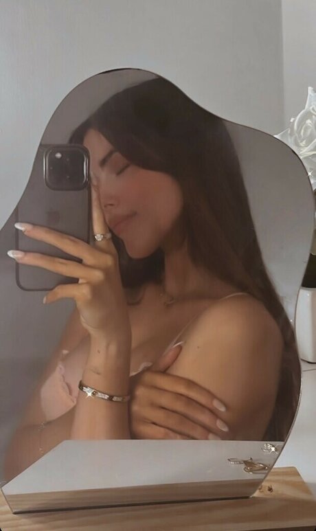 Clarissa Bea XXXモデル 画像