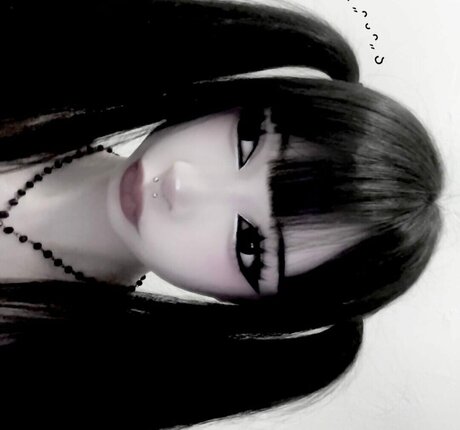 ショートヘアのティーンズOnlyFans トップ 写真