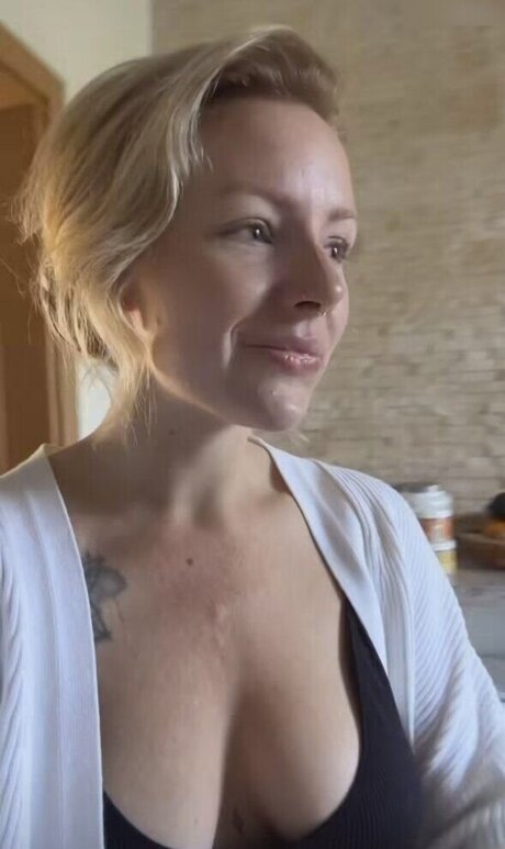 Denise Schwitalle ポルノスター セクシー 写真