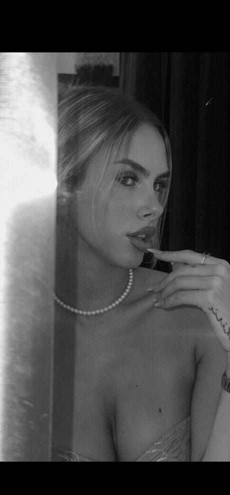 Elisa Pellegrino セックスポルノスター 写真