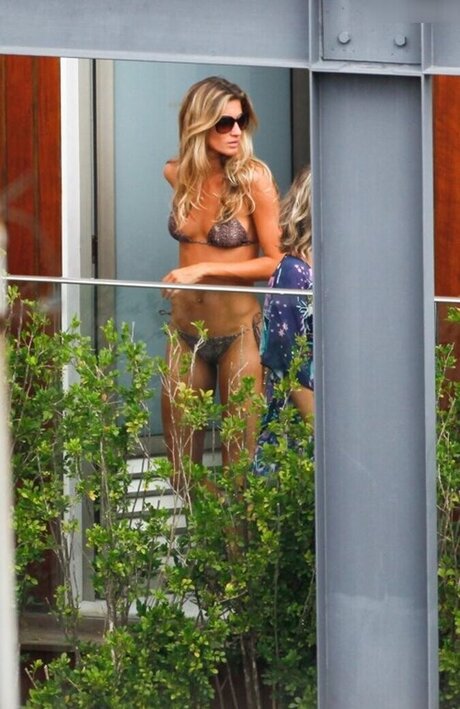 Gisele B ndchen ヌードモデル ギャラリー