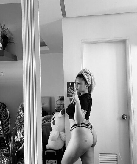 Gladys Jane Jimenez ヌードモデル 写真