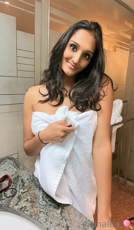 Lea Monet ホットなポルノスター 画像