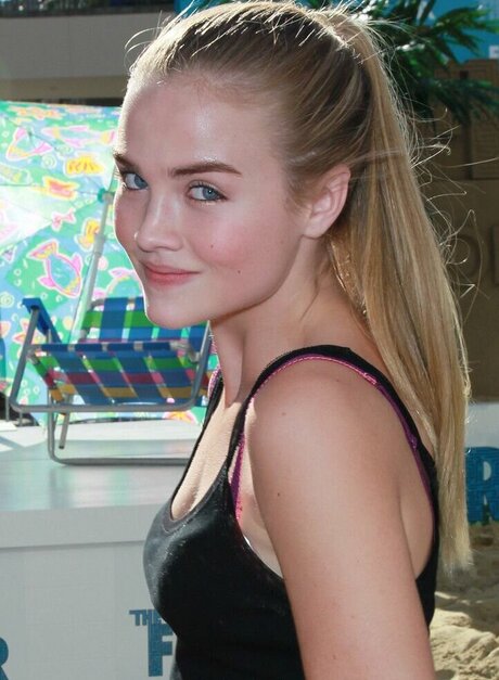 Maddie Hasson 可愛いモデル 写真