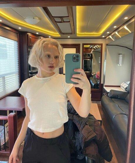 Maddie Hasson 完璧なモデル 画像