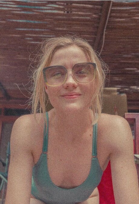 Maddie Hasson ヌードモデル 写真