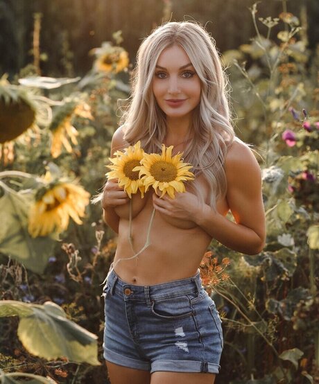 Julia Baessler セックスポルノスター 画像