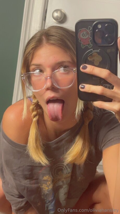 Oliviahansley top profile image