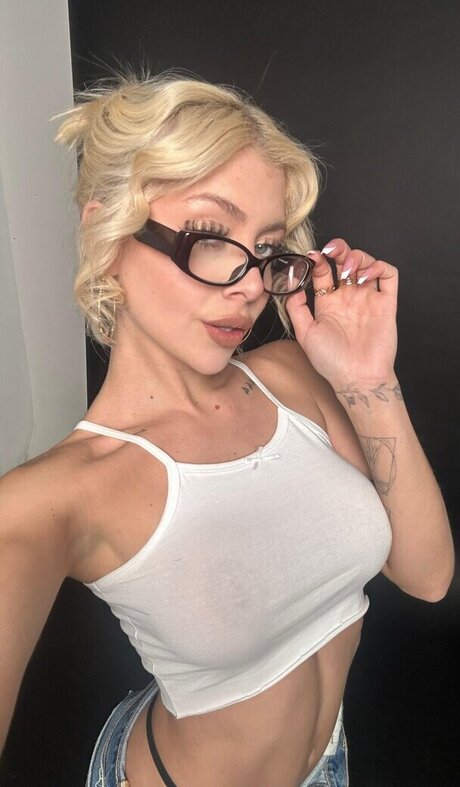 Ximena Nazor アート女優 画像