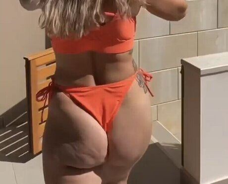 Aline Jost Diraimondo 裸モデル 画像