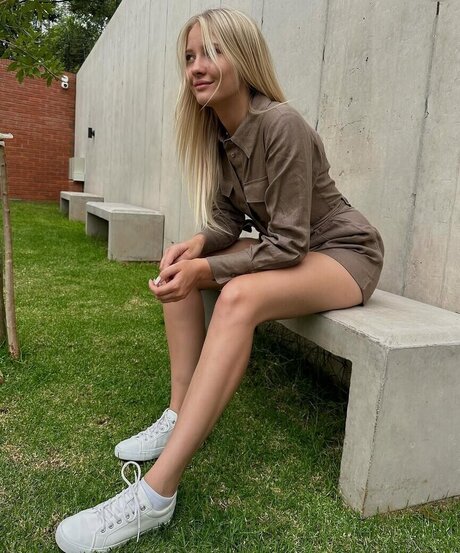 Juliet Small 完璧なスター 写真