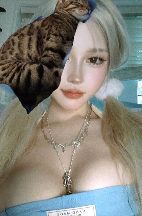 Globoib Hotvirgin スター xxx 写真