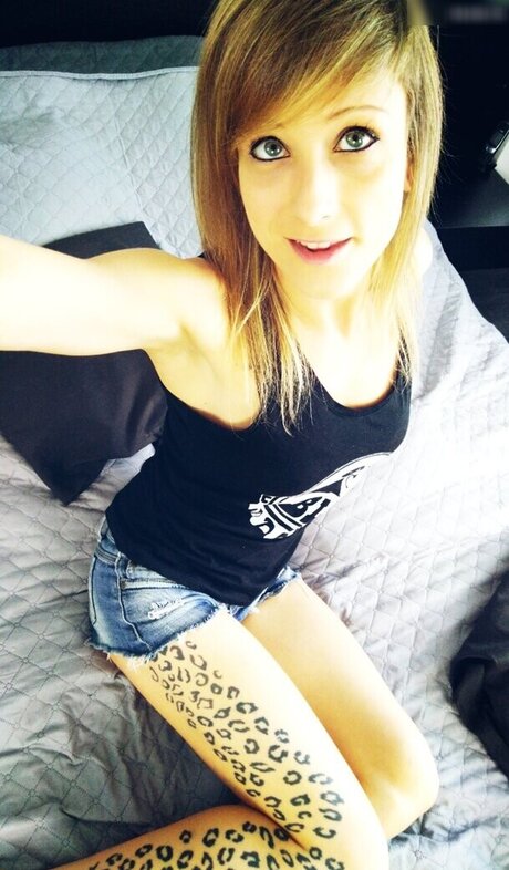 Alice Kinkycat ヌード女優 写真