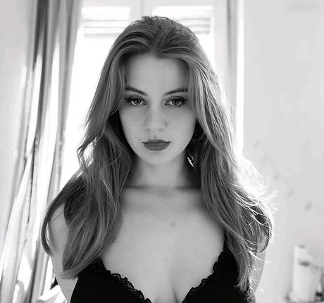 Lorene Laplusbelle アートスター 画像