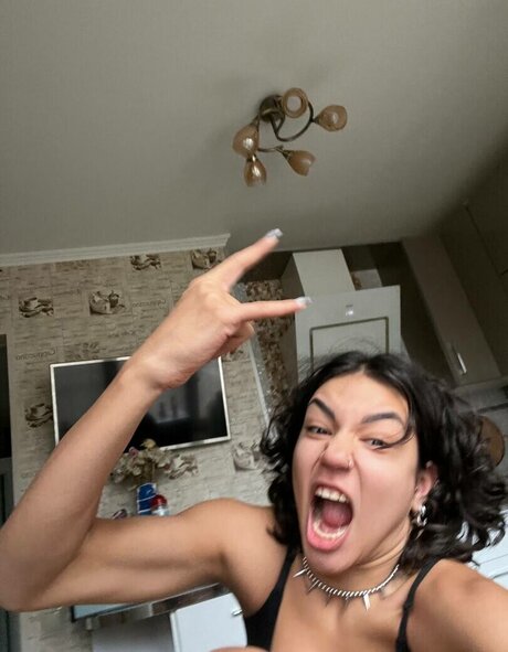 Yashankulova 素敵なモデル 写真
