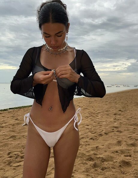 Yashankulova アダルトモデル 画像