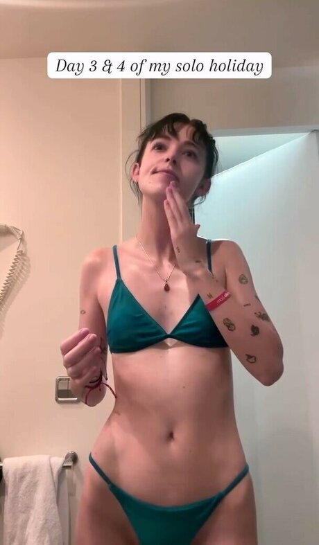 Holly Laing エロティックなスター アーカイブ