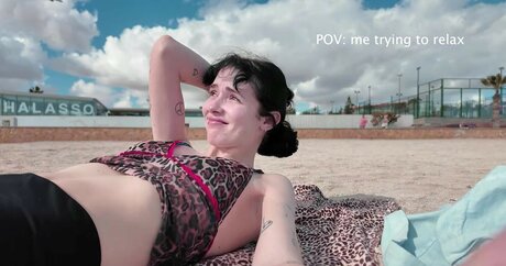 Holly Laing アートモデル 写真