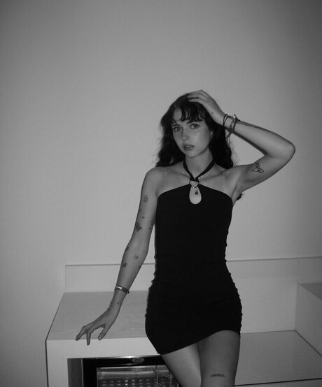 Holly Laing かわいいポルノスター 写真