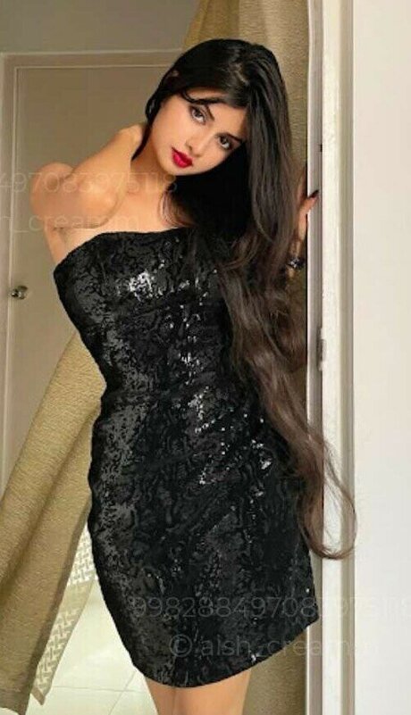 Aishwarya Harishankar エロティックなモデル 写真